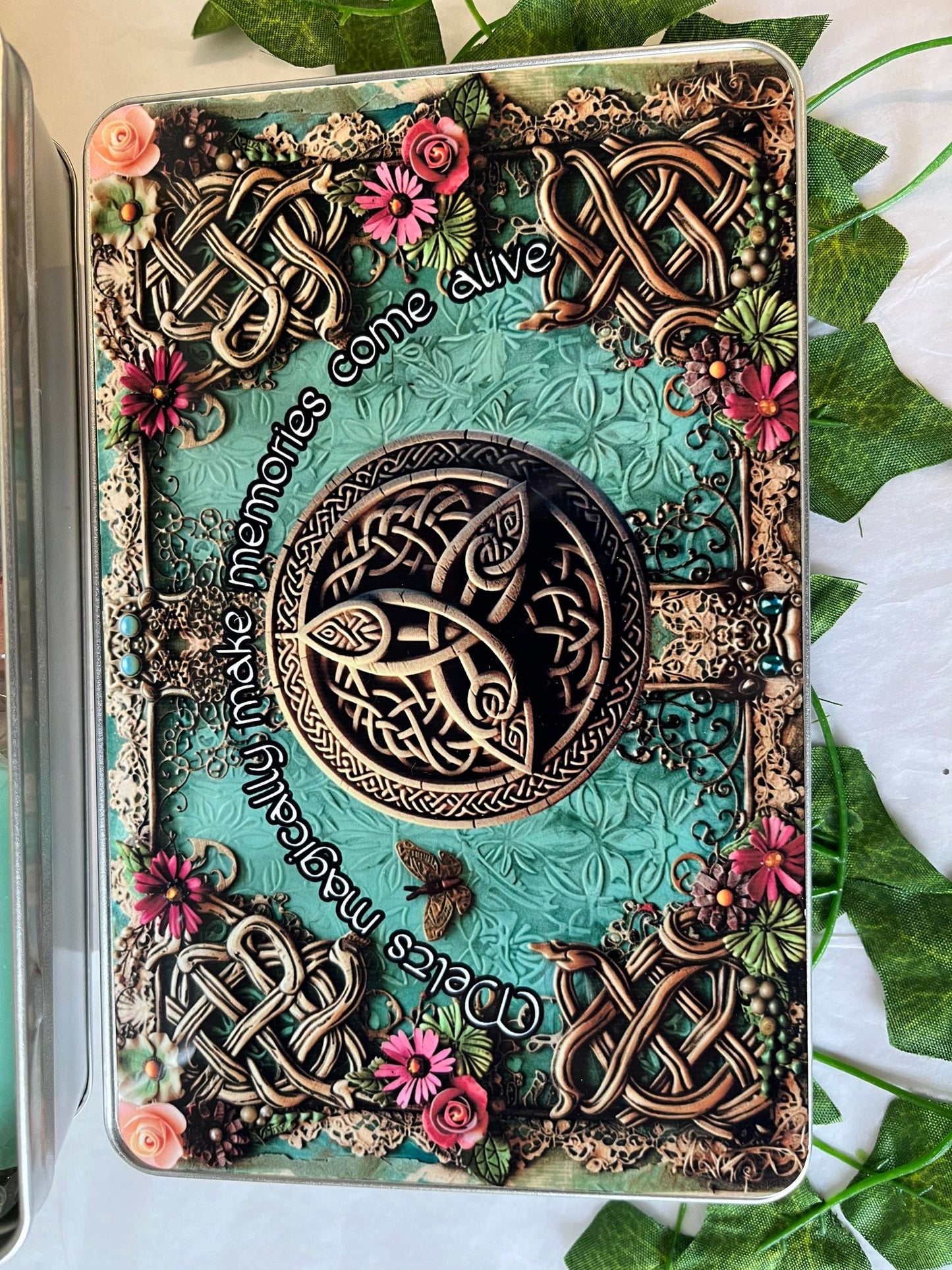 Celtic Design Tin - Loaded with Triple Snap Bars